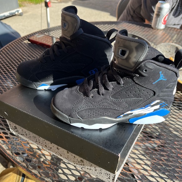 Kids Jordan’s - Picture 2 of 3